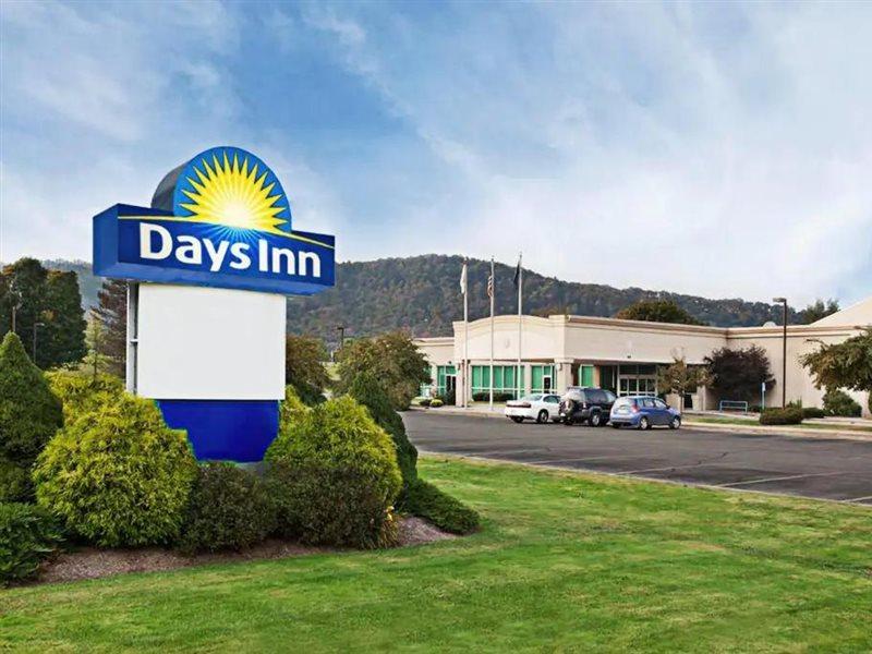 Days Inn By Wyndham Warren Exterior photo